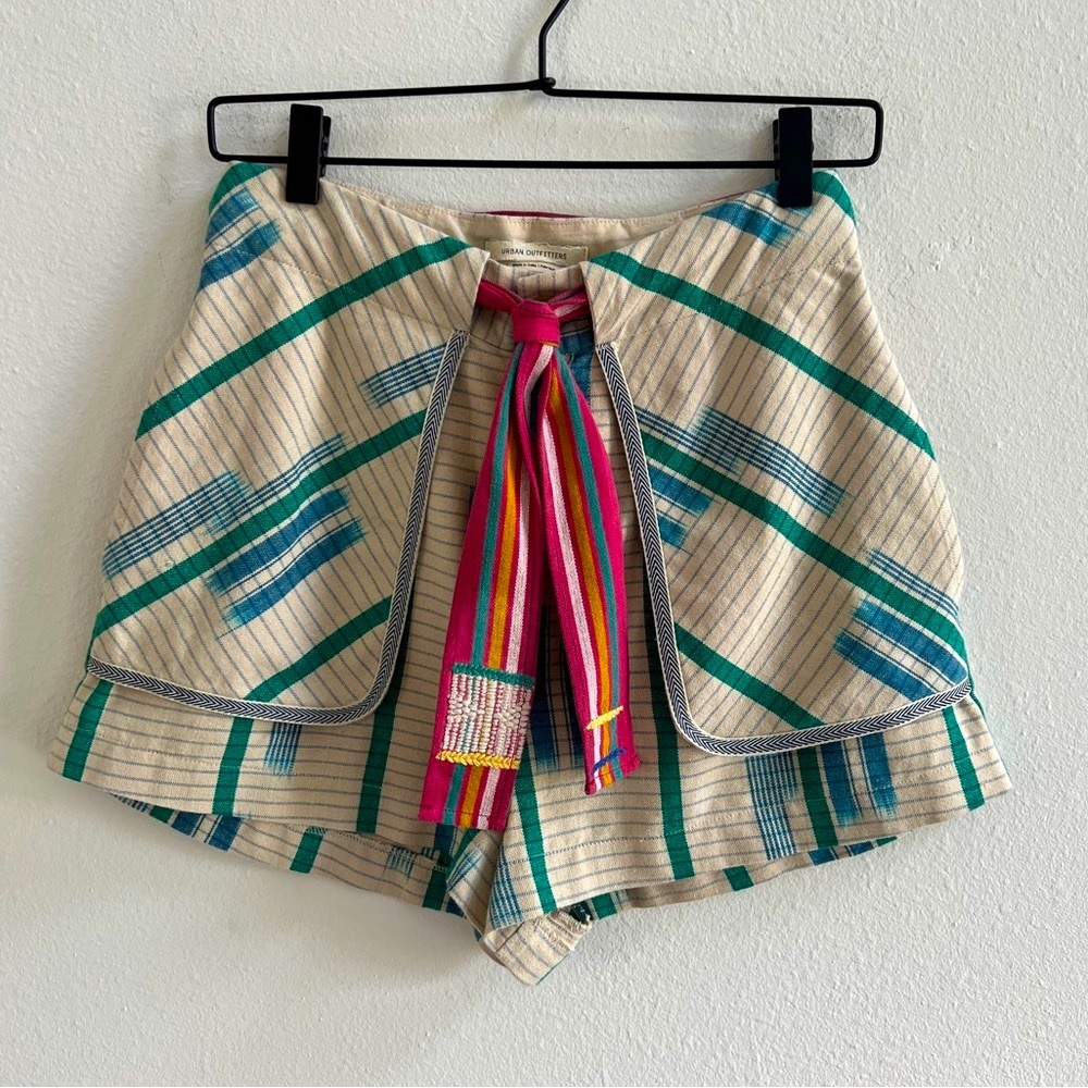 Urban Outfitters Eva High Waisted Stripe Belted Large Pocket Shorts size 4